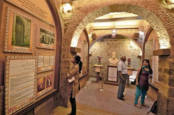 Photo of मिर्ज़ा गालिब की हवेली : जहां यादों के साथ ही बसती है उनकी शायरी भी