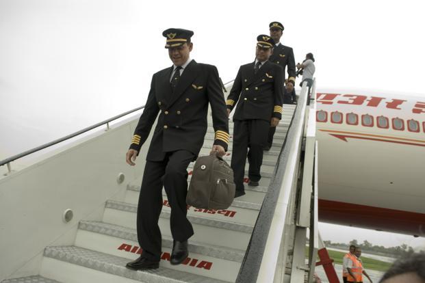 Photo of एअर इंडिया ने 200 पायलटों को दिया जोर का झटका!