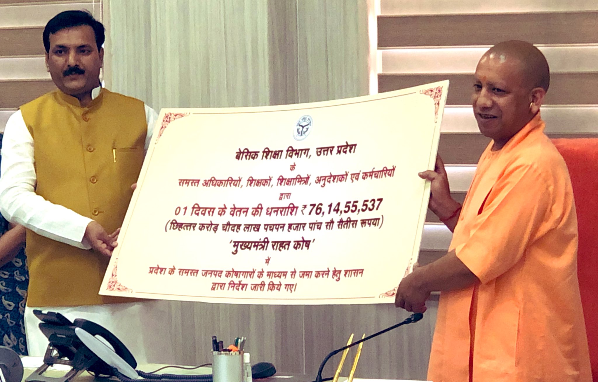 Photo of यूपी के बेसिक शिक्षा राज्य मंत्री सतीश द्विवेदी भी कोरोना से लड़ाई में लगा रहें ऐड़ी चोटी का जोर