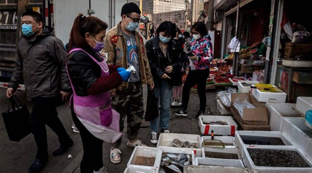 Photo of एक बार फिर वुहान मार्केट में बिकने लगे चमगादड़, कुत्ते और दूसरे जानवरों के मांस