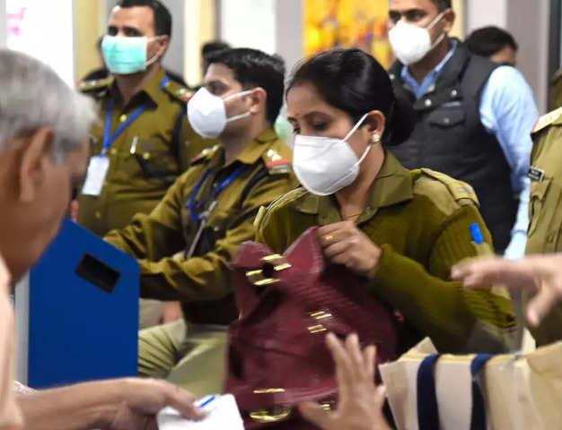 Photo of अगर आपके आसपास भी कोई लौटा है विदेश से तो जान लीजिए ये बात