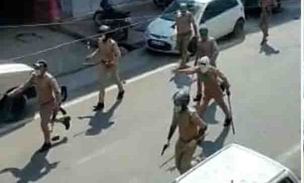 Photo of कानपुर में क्‍वारंटीन के लिए नौ लोगों को लेने गयी मेडिकल टीम व पुलिस पर हमला