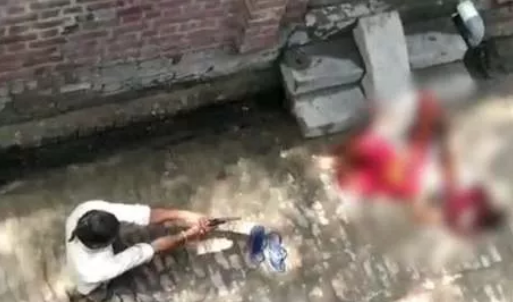 Photo of कासगंज: महिला को गोली मार कर दिव्यांग फरार, पड़ोसी छत से बनाते रहे वीडियो