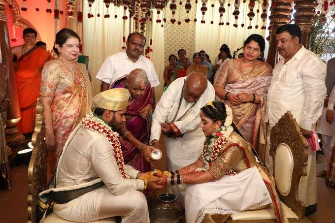 Photo of लॉकडाउन को ताक पर रख हुई शाही शादी