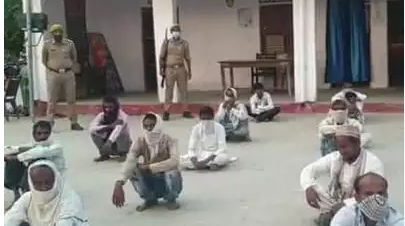Photo of सामूहिक नमाज पढ़ने से मना करने पर पुलिस पर हमला, 23 नमाजी गिरफ्तार
