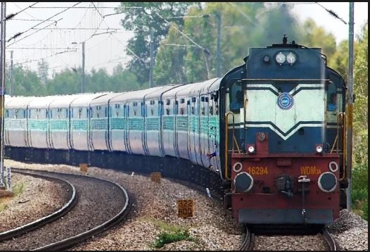 Photo of तो 15 अप्रैल से फिर से पटरियों पर दौड़ेंगी ट्रेनें!