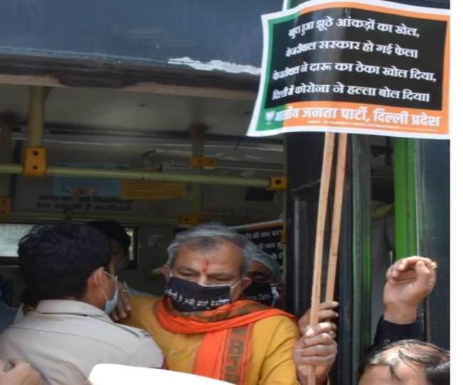 Photo of दिल्ली बीजेपी प्रदेश अध्यक्ष आदेश गुप्ता को पुलिस ने हिरासत में लिया
