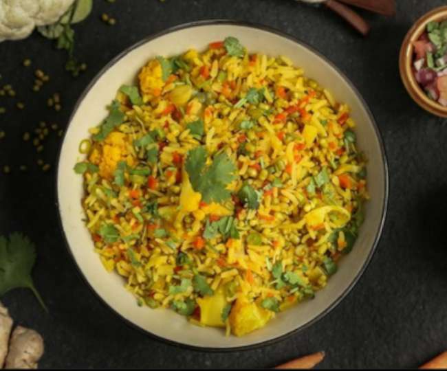 Photo of स्पाइसी फ़ूड को ब्रेक देकर ट्राई करें  स्प्राउट्स खिचड़ी