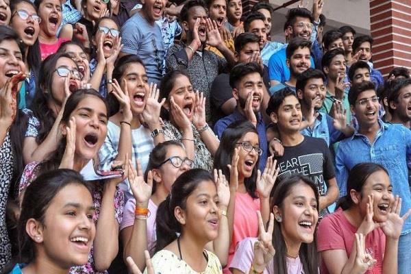 Photo of तमिलनाडु सरकार ने कैंसिल की 10वीं बोर्ड की परीक्षा, अब बिना एग्जाम सभी छात्र होंगे प्रमोट