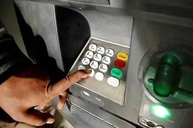 Photo of … चलाता था ATM में फ्रॉड का धंधा, वेतन पर रखे गए थे ठग