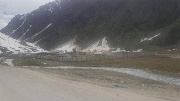 Photo of चीन सीमा विवाद: लद्दाख में दो सड़कों पर काम कर रहा भारत