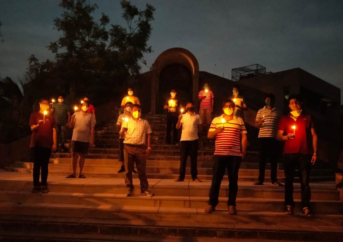 Photo of संजय गांधी पीजीआई के रेजीडेंट्स डॉक्‍टरों ने कैंडल मार्च निकाल कर जताया विरोध