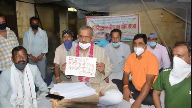 Photo of सपा के विधायक ने आखिर क्यों खून से CM योगी को लिखा पत्र