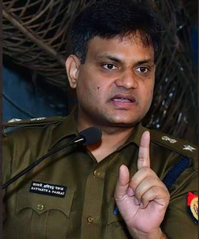 Photo of प्रयागराज : SSP के ट्रान्सफर से छात्रों में रोष, सड़कों पर उतरने का किया ऐलान