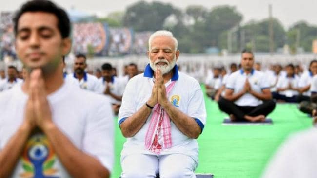 Photo of आयुष मंत्रालय: ‘योगा एट होम, योगा विद फैमिली’ के साथ 21 जून को सुबह 7 बजे डिजिटल प्लेटफार्म पर होगा योगा