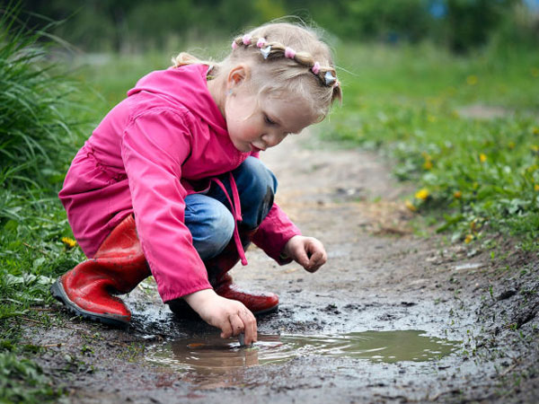 Photo of जानें क्यों बच्चे खाते हैं मिट्टी या चॉक, हैरान कर देने वाली हैं इसके पीछे की वजह…