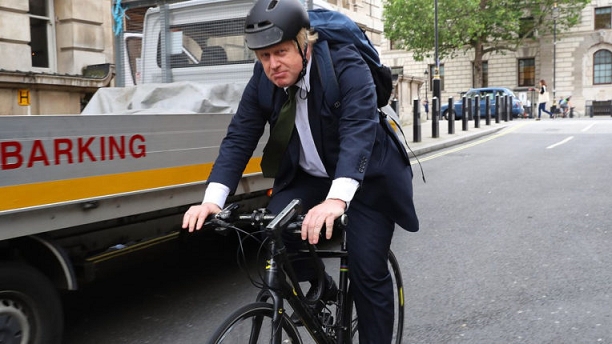 Photo of ब्रिटेन के प्रधानमंत्री बोरिस जॉनसन ने चलाई साइकिल, शुरू की ये योजना