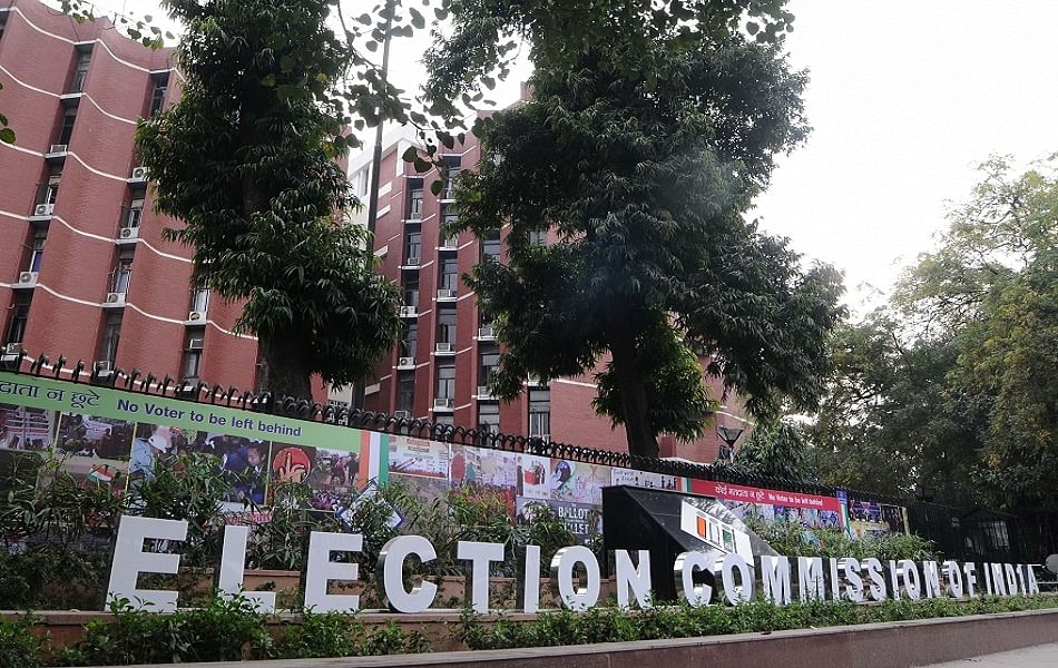 Photo of इलेक्शन कमीशन का फैसला: 65 साल से अधिक उम्र के लोग अब पोस्टल बैलेट से दे सकेंगे वोट
