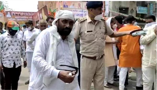 Photo of रोहतक में भाजपा प्रदेशाध्यक्ष की ताजपोशी के दौरान एक व्यक्ति ने दोनों पैरों की काटी नसें, पढ़े पूरी खबर