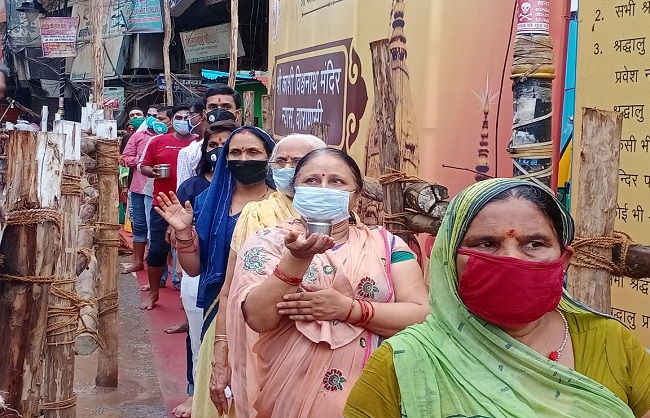 Photo of सोमवती अमावस्या पर बाबा विश्वनाथ के दरबार में आस्था की अखंड जलधार