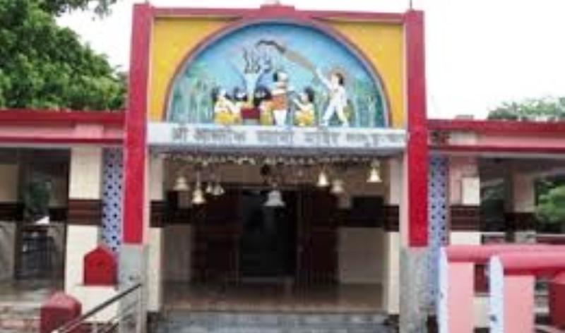 Photo of इस मंदिर में आस्था के साथ जीवन मांगने आते हैं भक्त, फूल की जगह लकड़ियों से होती है पूजा