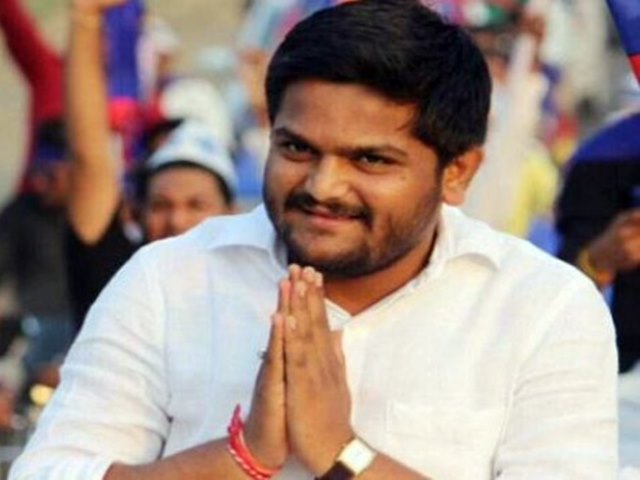 Photo of सोनिया ने गुजरात में हार्दिक पटेल पर लगाया दांव