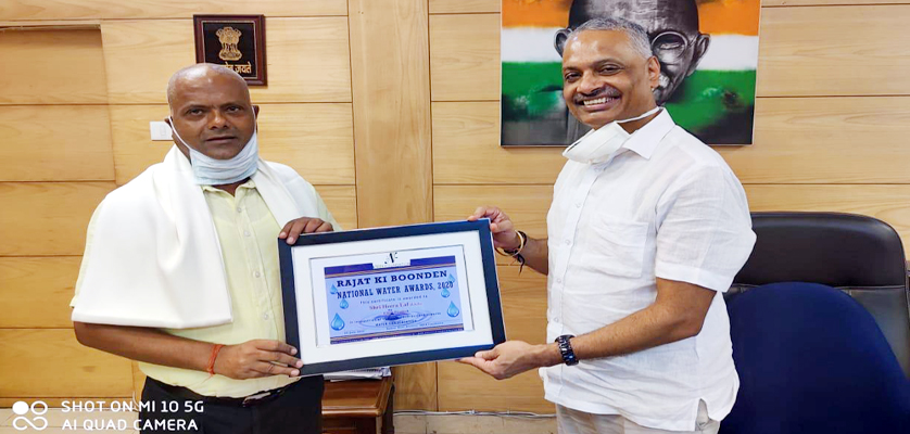 Photo of आईएएस हीरा लाल को दिया गया राष्ट्रीय जल पुरस्कार