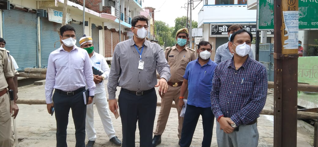 Photo of डीएम-एसपी ने कंटेन्मेंट जोन की नब्ज टटोली