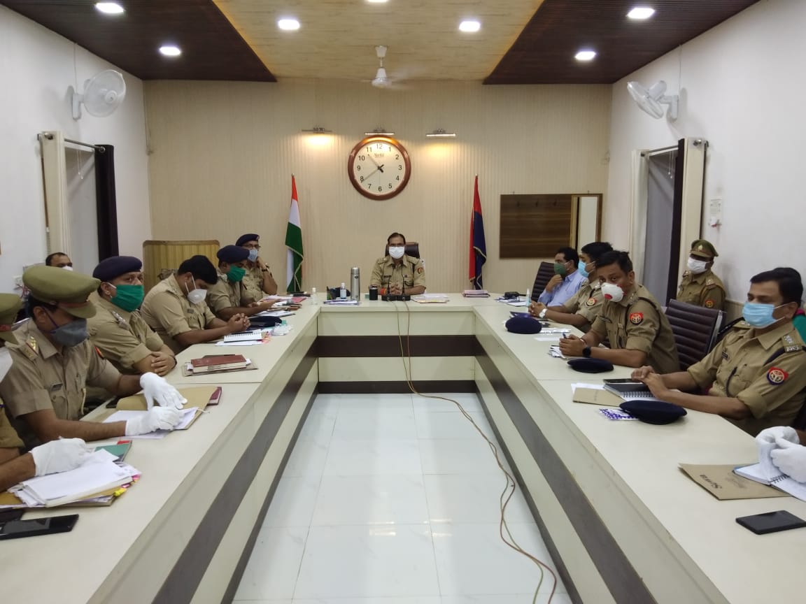 Photo of क्राइम मीटिंग में एसपी ने पढ़ाया पुलिसिंग का पाठ, पांच थाना प्रभारियों को लापरवाही पर चेतावनी