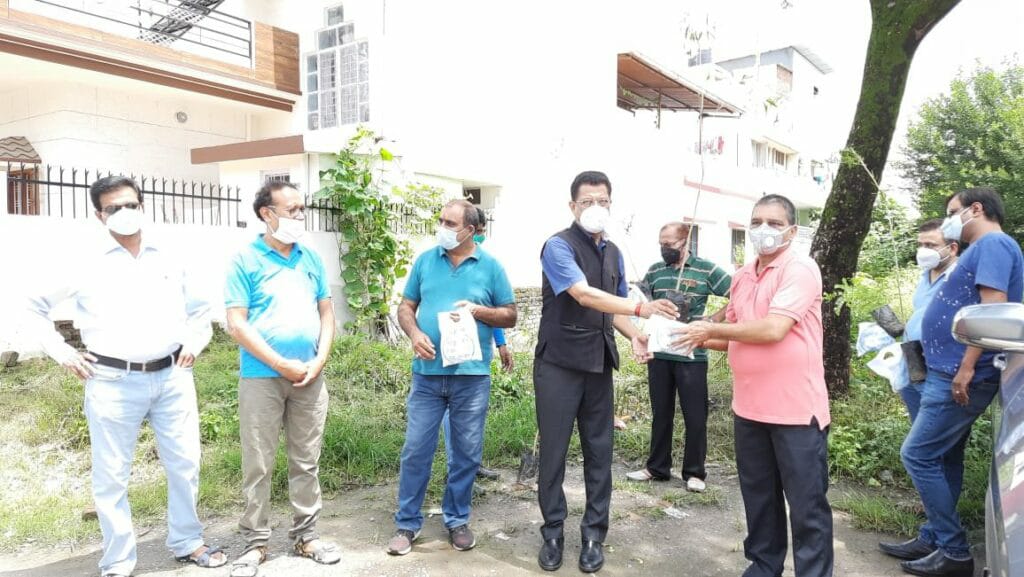 Photo of कारगिल शहीदों की याद में अंकित पुरम व शाम्भवी लोक में पौधरोपण