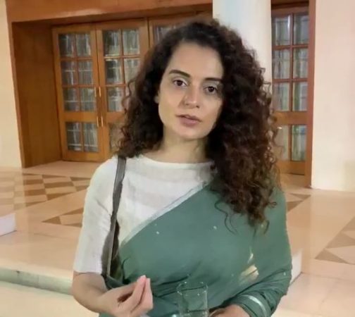 Photo of कंगना ने इस डायरेक्टर को बताया मिनी महेश भट्ट