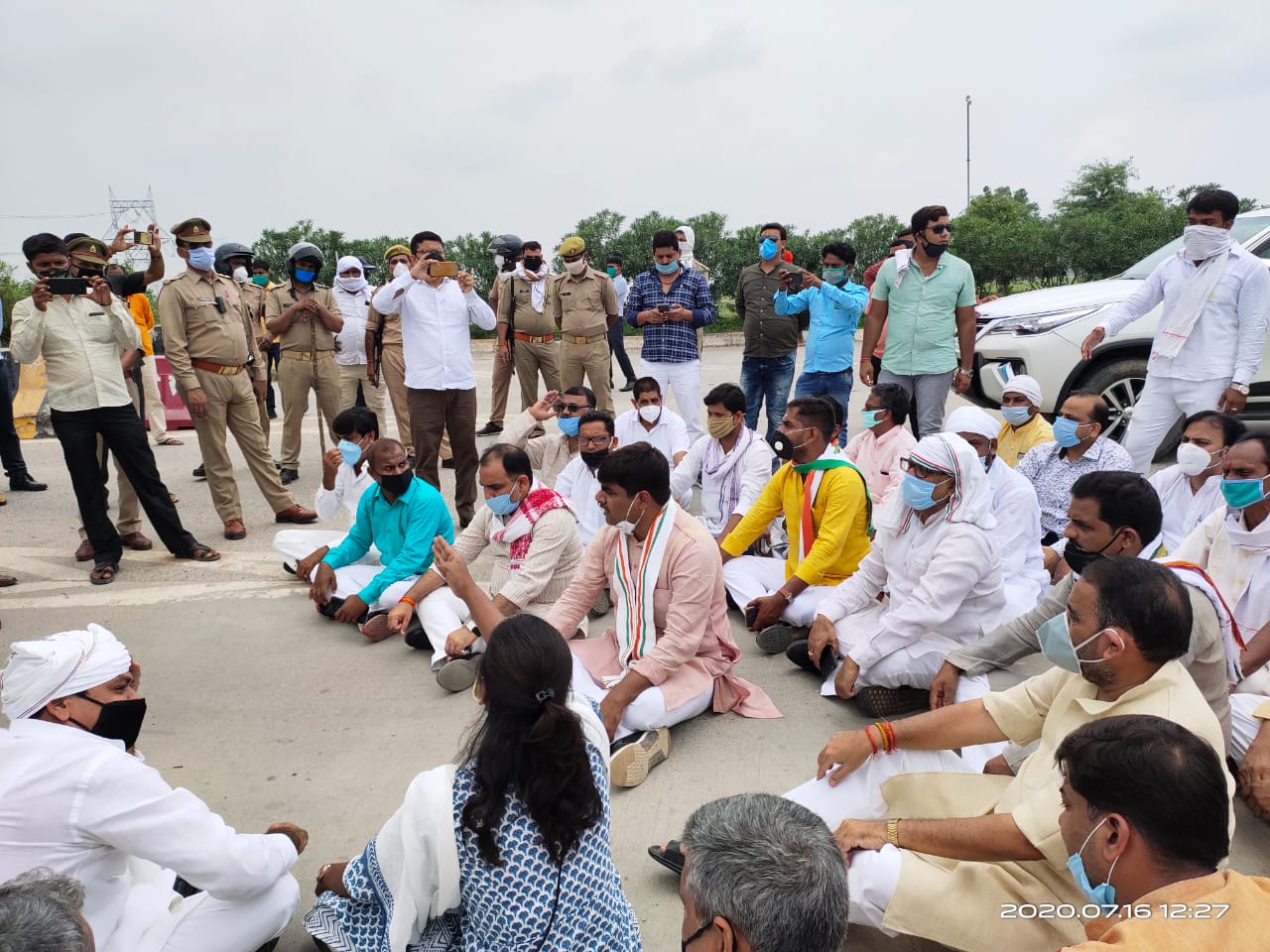 Photo of प्रदेश कांग्रेस अध्यक्ष लल्लू  सोनभद्र में गिरफ़्तार