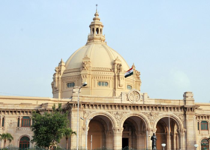 Photo of यूपी सचिवालय में भी पैर पसारने लगा कोरोना, कई कर्मचारी हुए संक्रमित