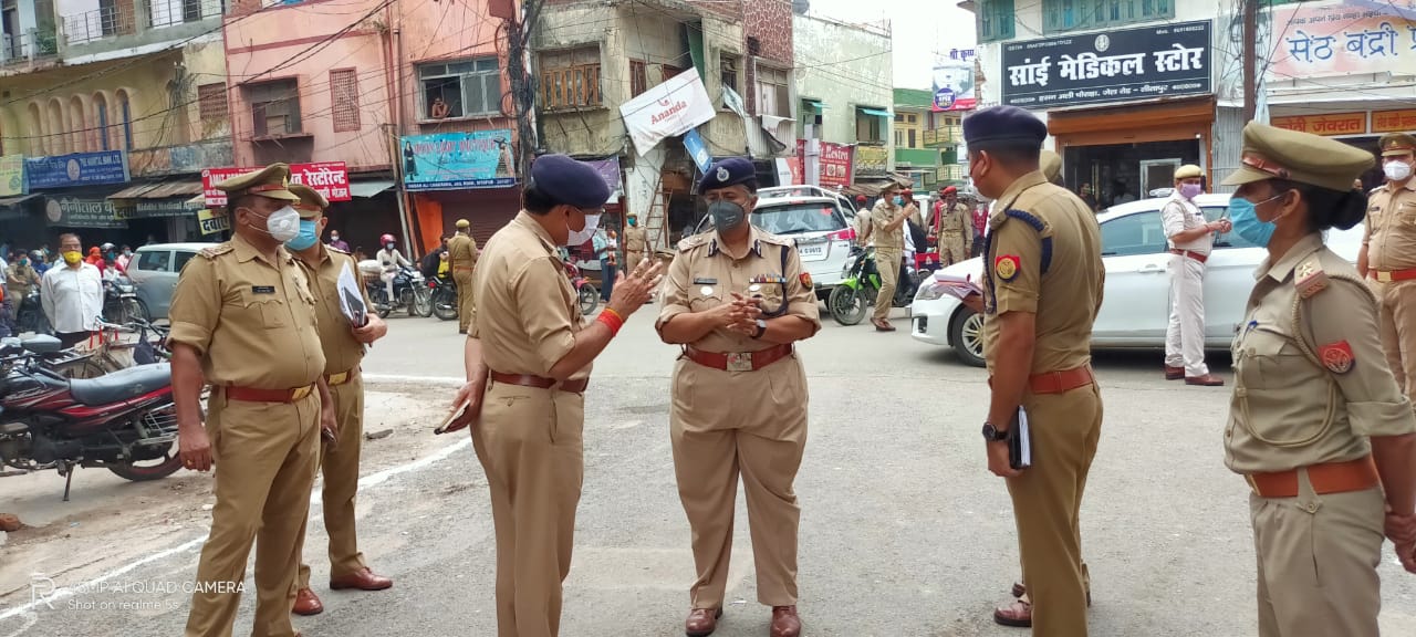 Photo of सीतापुर में हालात का जायजा लेने पहुंची एडीजी रेनुका मिश्रा, दिए कई निर्देश