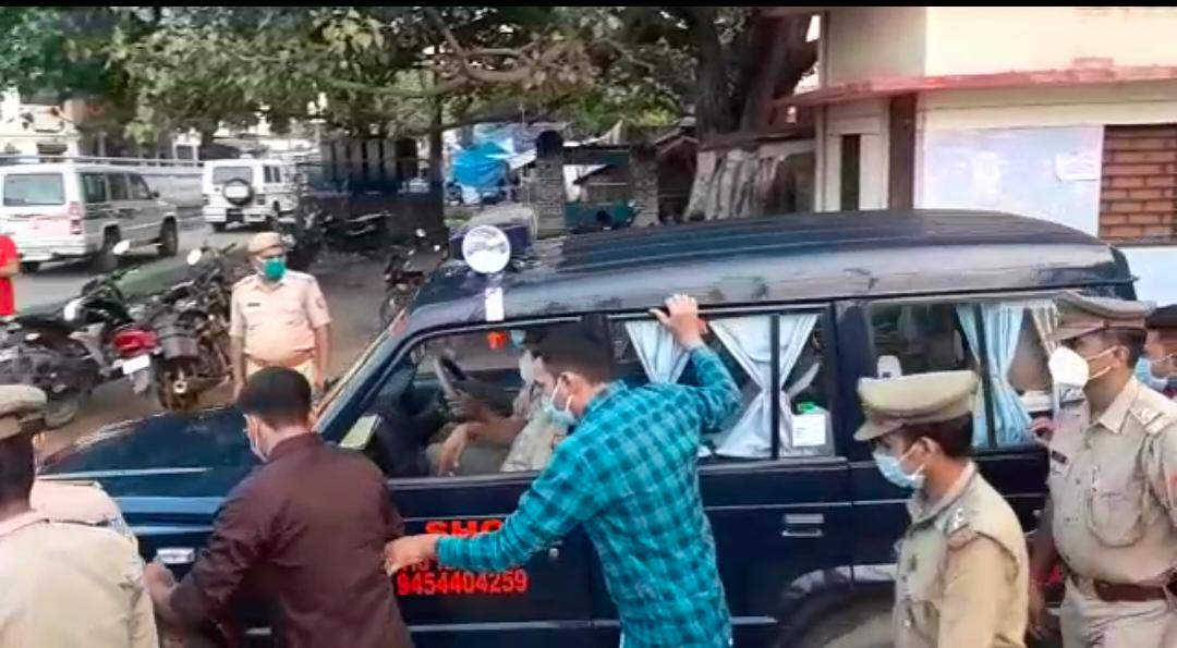 Photo of भारी पुलिस बल के साथ मुरादाबाद ले जाए गए आजम खां, होनी है पेशी