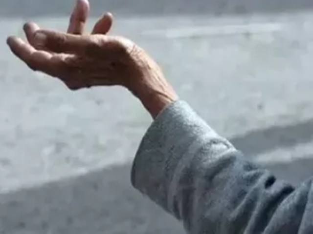 Photo of भीख मांगने वाले पांडिया ने पेश की मिसाल, मुख्यमंत्री राहत कोष में जमा कराई बड़ी राशि