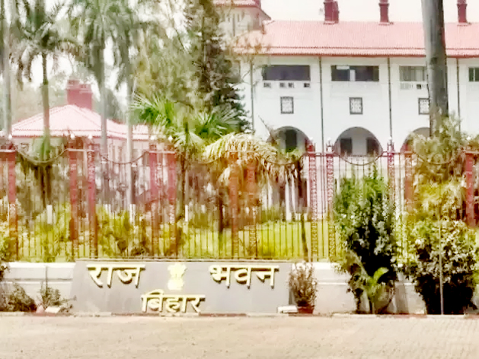 Photo of बिहार में गली-मोहल्लों से लेकर राजभवन तक संक्रमण की चपेट में