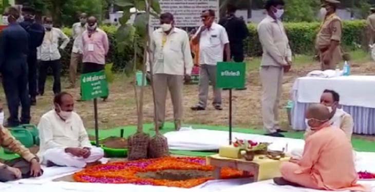 Photo of सीएम योगी ने मिशन वृक्षारोपण का किया शुभारम्भ
