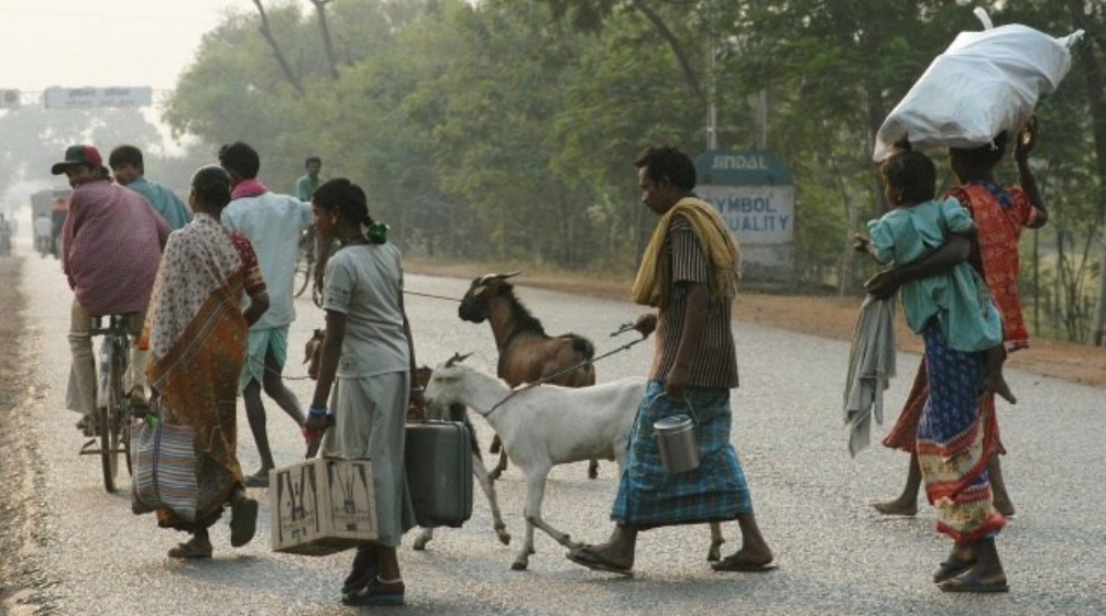 Photo of गावं और शहर के बीच झूलती जिंदगियां