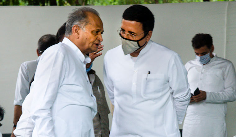 Photo of राजस्थान: राज्यपाल के सवालों को लेकर कांग्रेस में मतभेद