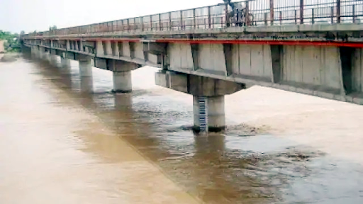 Photo of गोरखपुर में उफनाईं नदियां लाल निशान के पार