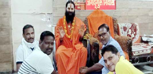 Photo of कोरोना पर भारी पड़ी आस्था, शिष्यों ने धर्म नगरी पहुंच किया गुरुओं का पूजन