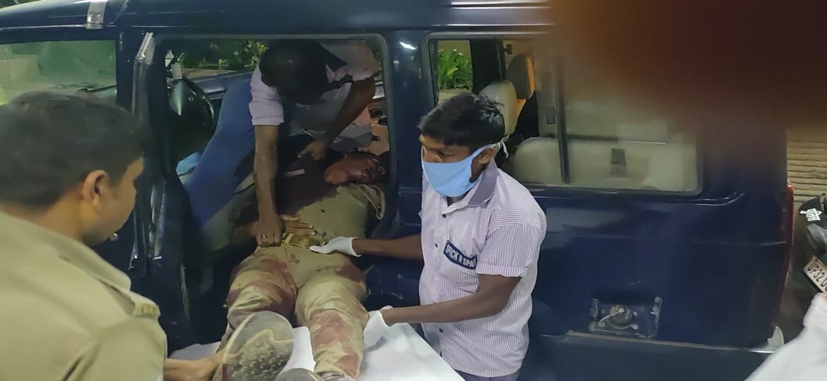 Photo of कानपुुुर में शातिर अपराधी को गिरफ्तार करने पहुंची पुलिस पर फायरिंग, 8 पुलिस कर्मी शहीद, चार घायल