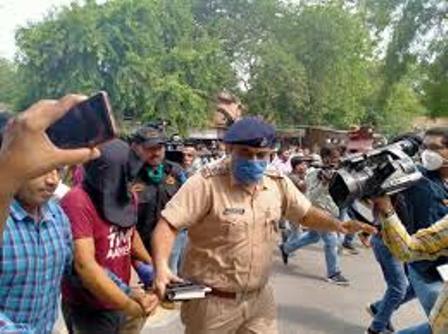 Photo of विकास दुबे के साथी कार्तिकेय के पास मिले पुलिस से छीने गए असलहे