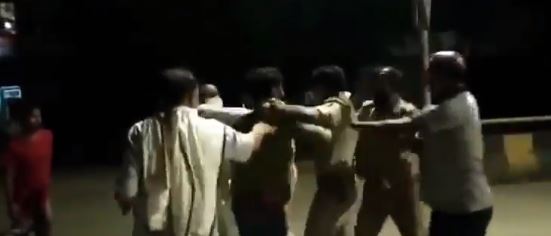 Photo of बीजेपी नेता ने पुलिसकर्मियों से की बदसलूकी, विपक्ष ने सरकार पर उठाए सवाल