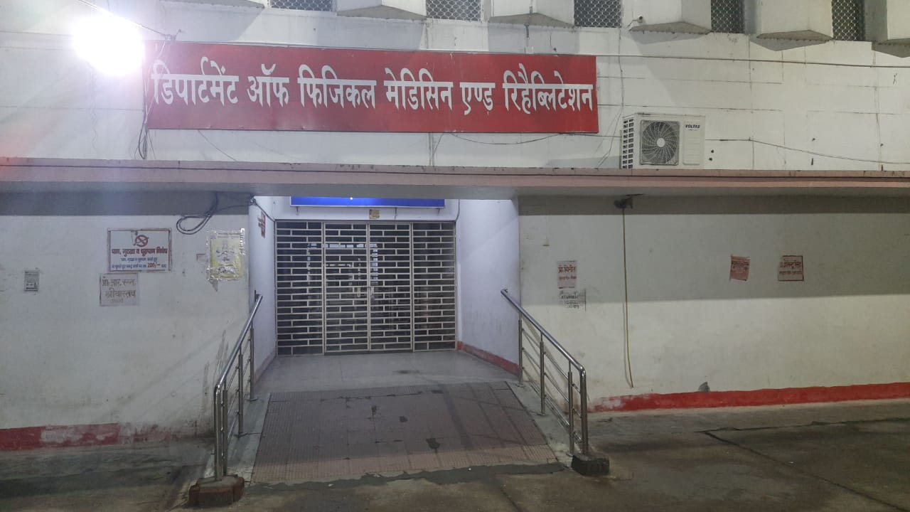Photo of ‘केजीएमयू के कुलसचिव दबाव में आकर शासन की मंशा लागू नहीं करा पा रहे’