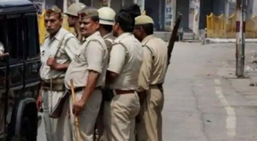 Photo of लापरवाही पर एक्शन मोड में आए सीतापुर एसपी, कई पुलिसकर्मियों पर की बड़ी कार्रवाई