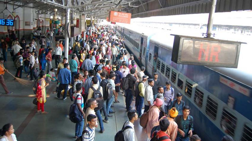 Photo of इन चार रेलवे स्टेशनों का निजी हाथों में जाने का रास्ता साफ