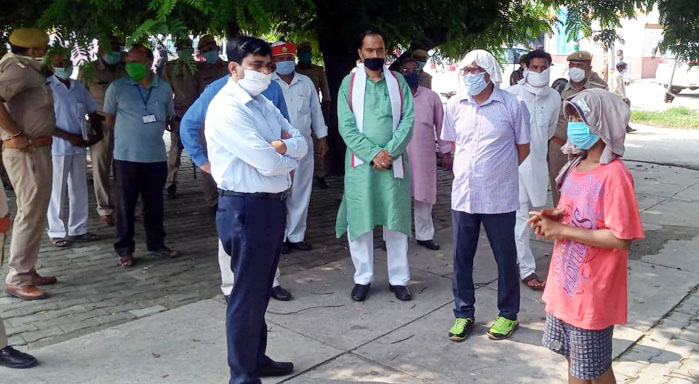 Photo of Shahjahapur : आंगन में सो रहे परिवार के सात लोगों पर गिरी दीवार, पांच की मौत