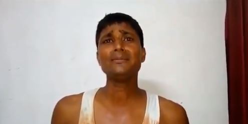 Photo of पिता की हत्या के बाद फूट-फूटकर रोया आर्मी जवान, वीडियो देख आँखें हो जाएंगी नम